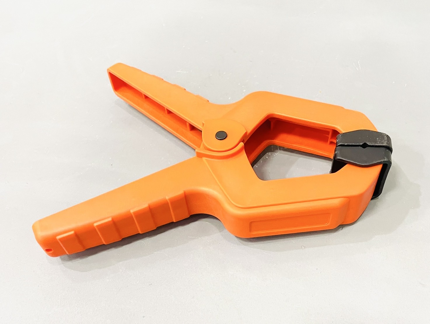 คีมหนีบพลาสติกแบบสปริง 3" พัมคิน