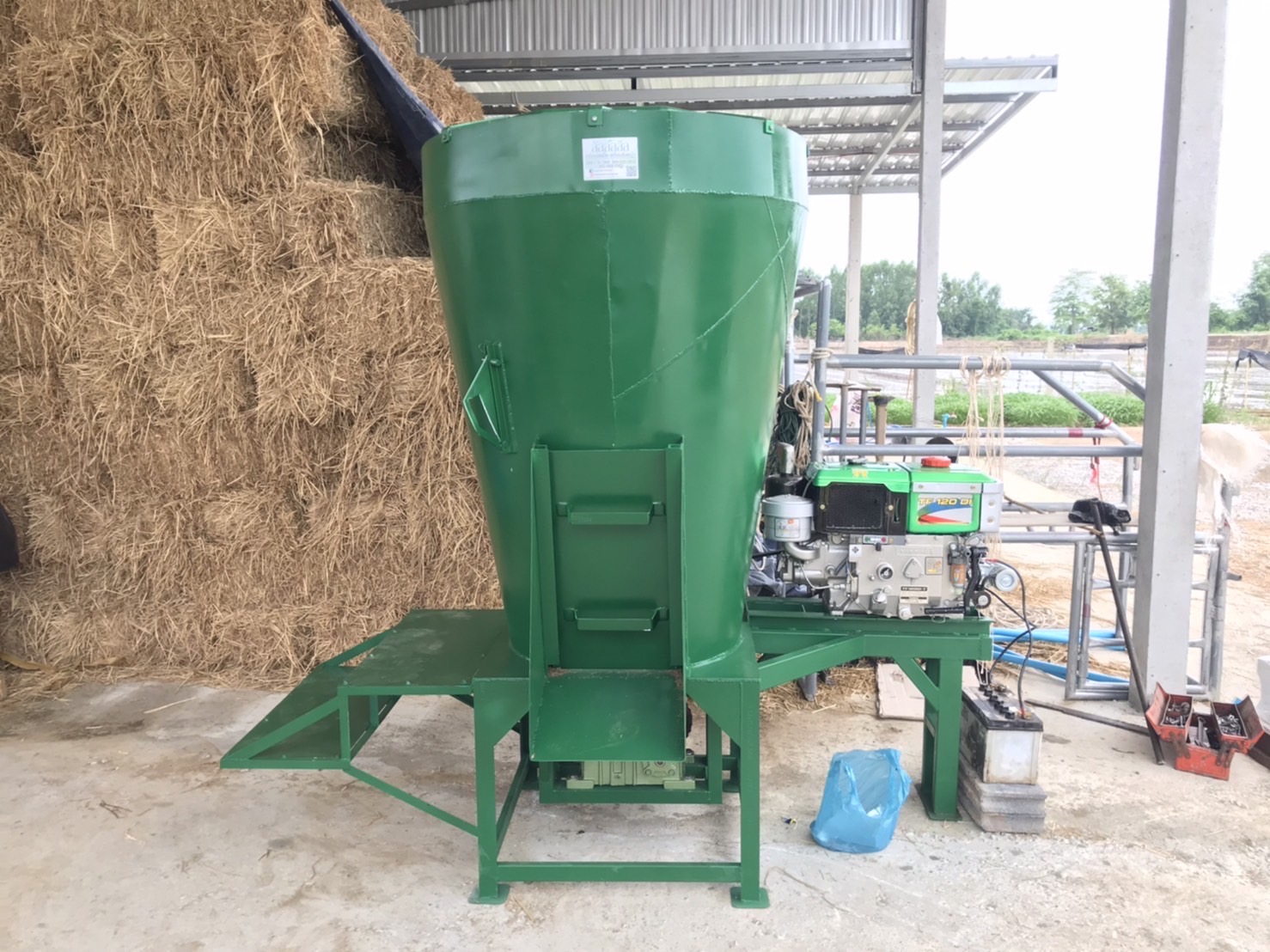 เครื่องผสมTMR รุ่นใหม่ลาสุด สามารถ ใช้มอเตอร์ เครื่องยนตร์เบนซิน ใช้หัวรถไถ เเละต่อPTO เครื่องผสมอาหาร TMR 📣สับฟางได้ทั้งก้อน 📣สับหญ้าเนเปียร์ ได้ทั้งต้น 📣ต้นข้าวโพด ทั้งต้น 📣ใส่ต้นกล้วยได้ทั้งต้น 📣ลดต้นทุน 📣