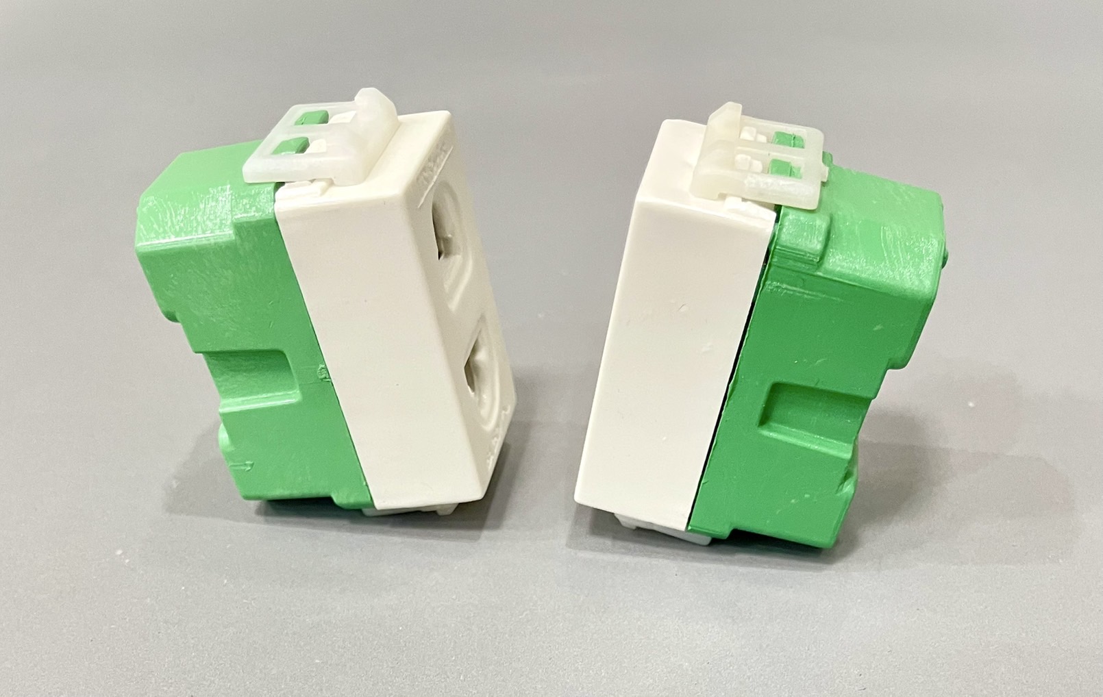 ปลั๊กฝัง รุ่นใหม่ YL1091K/US series