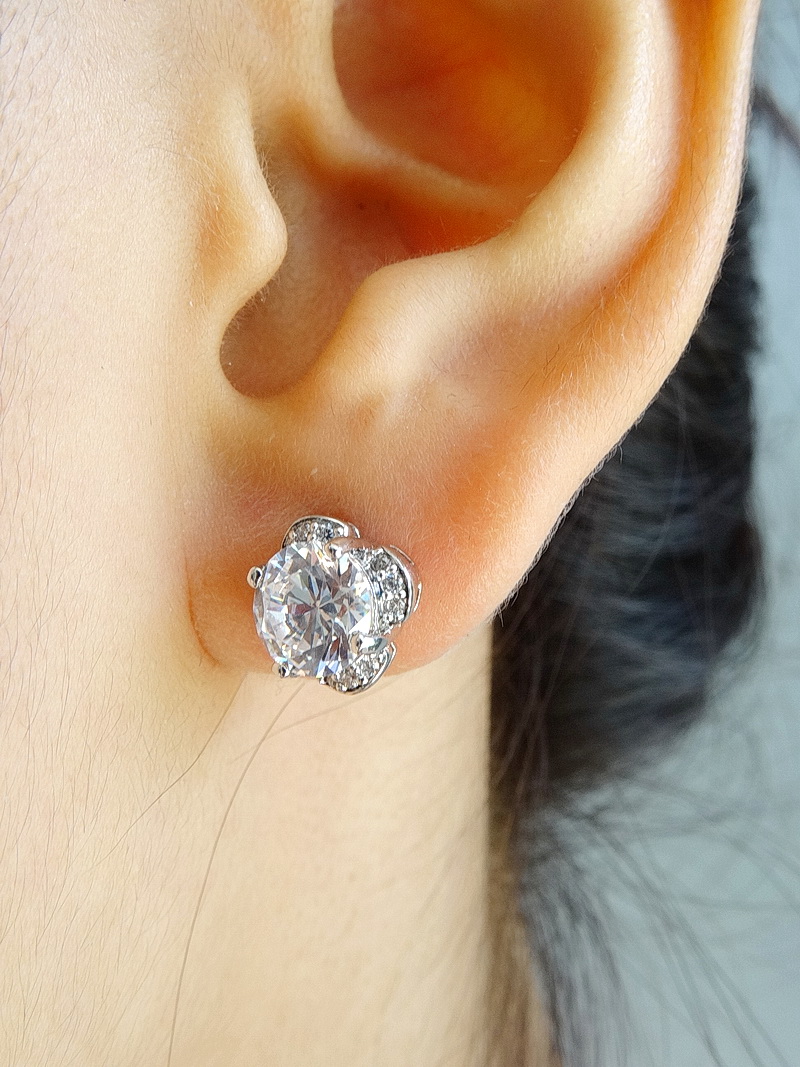 ต่างหูเพชร CZ เกรดพรีเมี่ยม น้ำใสวิ๊ง ขนาด 1.5 กะรัต ดีไซน์สวยหรู ตัวเรือนเงินแท้ silver925 จัดส่งรวดเร็ว