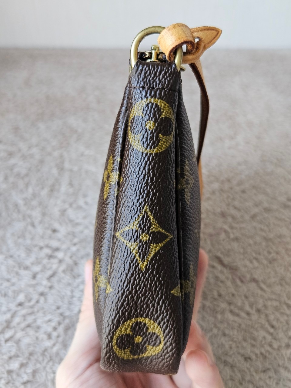 LV Pochette Mono