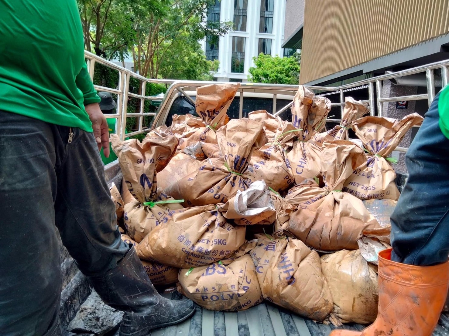 ดูดส้วมถนนพาหุรัด 083-908-3504 ช่างโดม