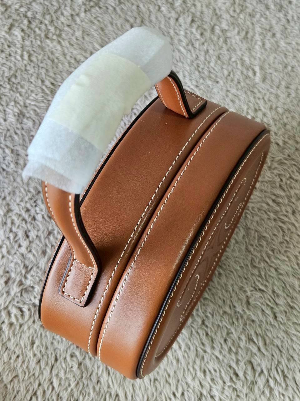 Celine Oval Minaudiere Cuir Triompe