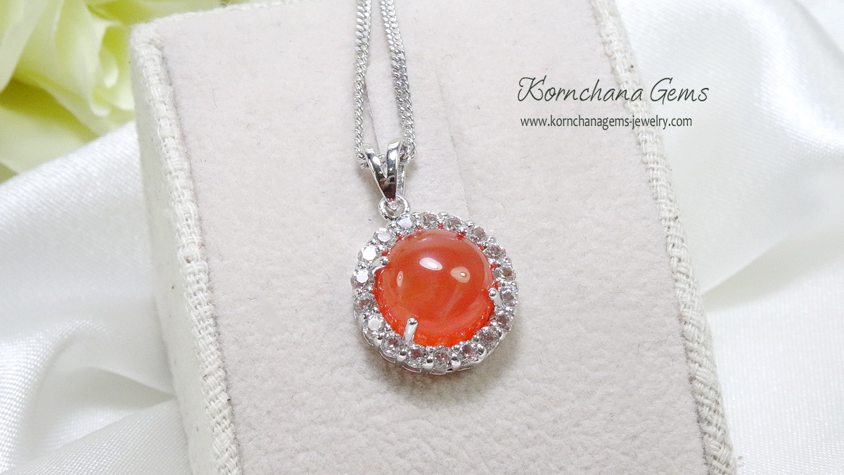 จี้พลอยแท้ พลอยโมราหลังเบี้ยสีส้ม orange chalcydony ล้อมพลอยขาวไวท์โทพาส พร้อมสร้อยเงินแท้ พลอยส้มอัญมณีคนเกิดวันพฤหัส