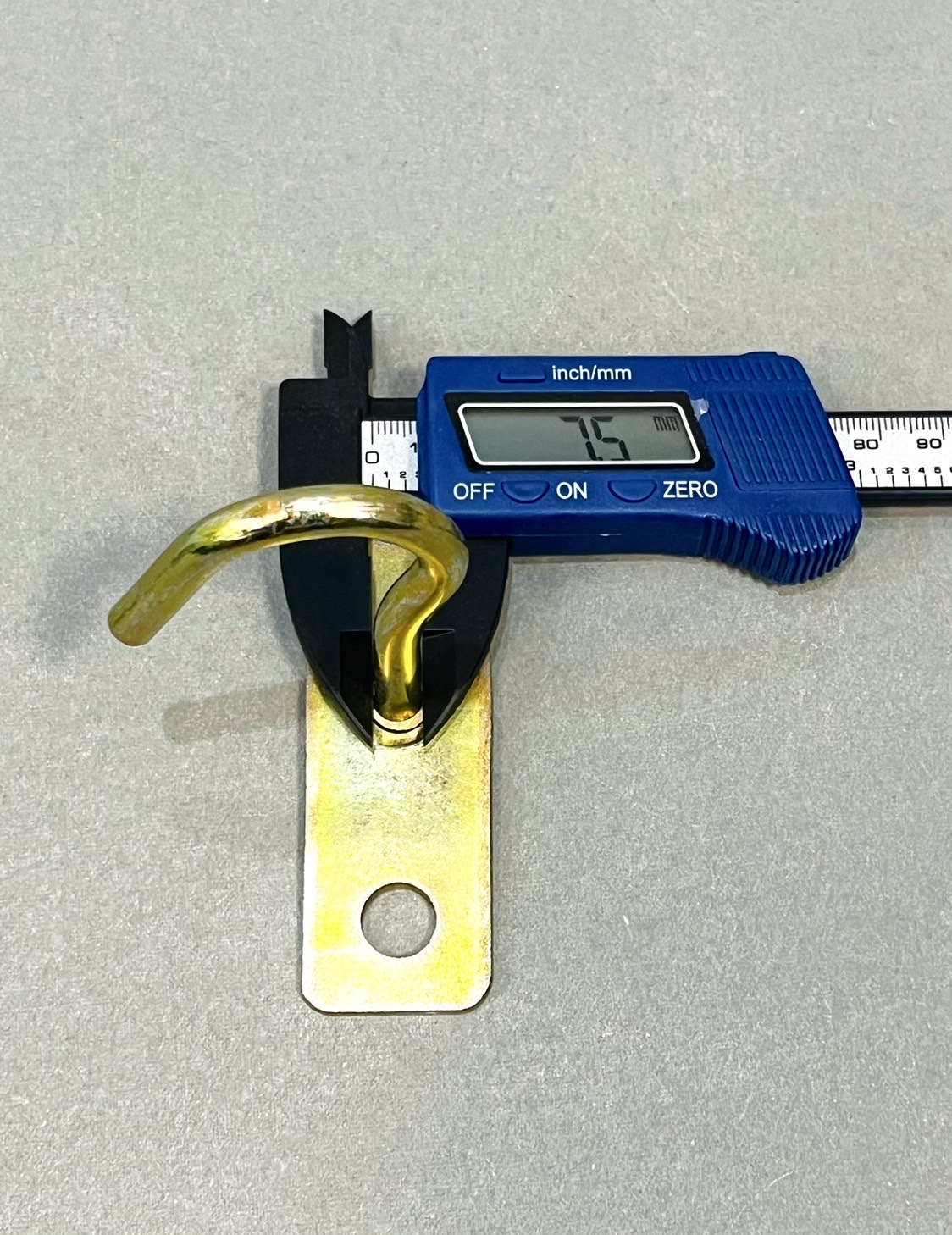 ตะขอแขวนเพดาน ตัวซี