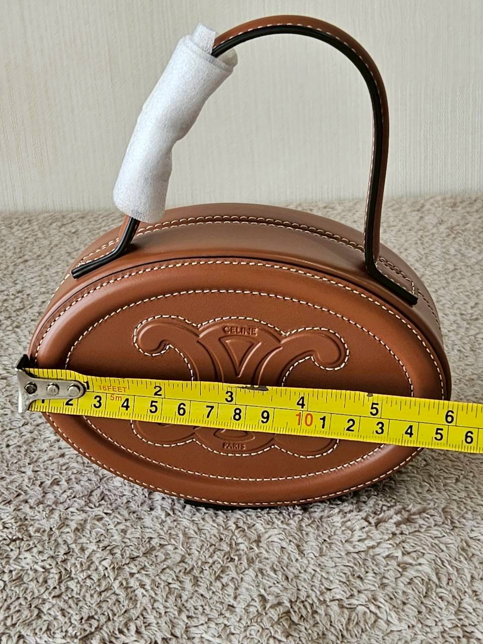 Celine Oval Minaudiere Cuir Triompe