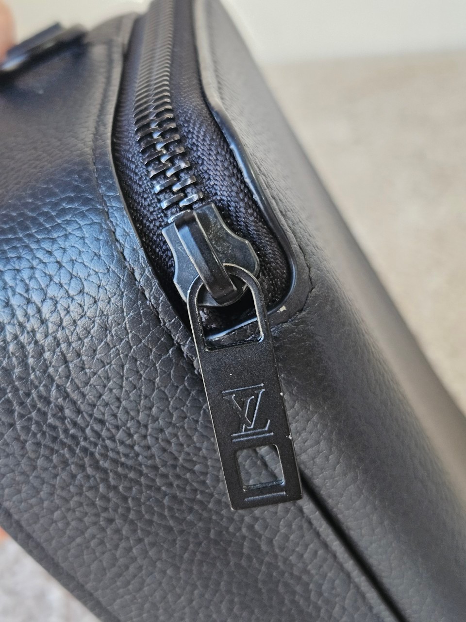 LV M59161 Alpha Wearable Wallet