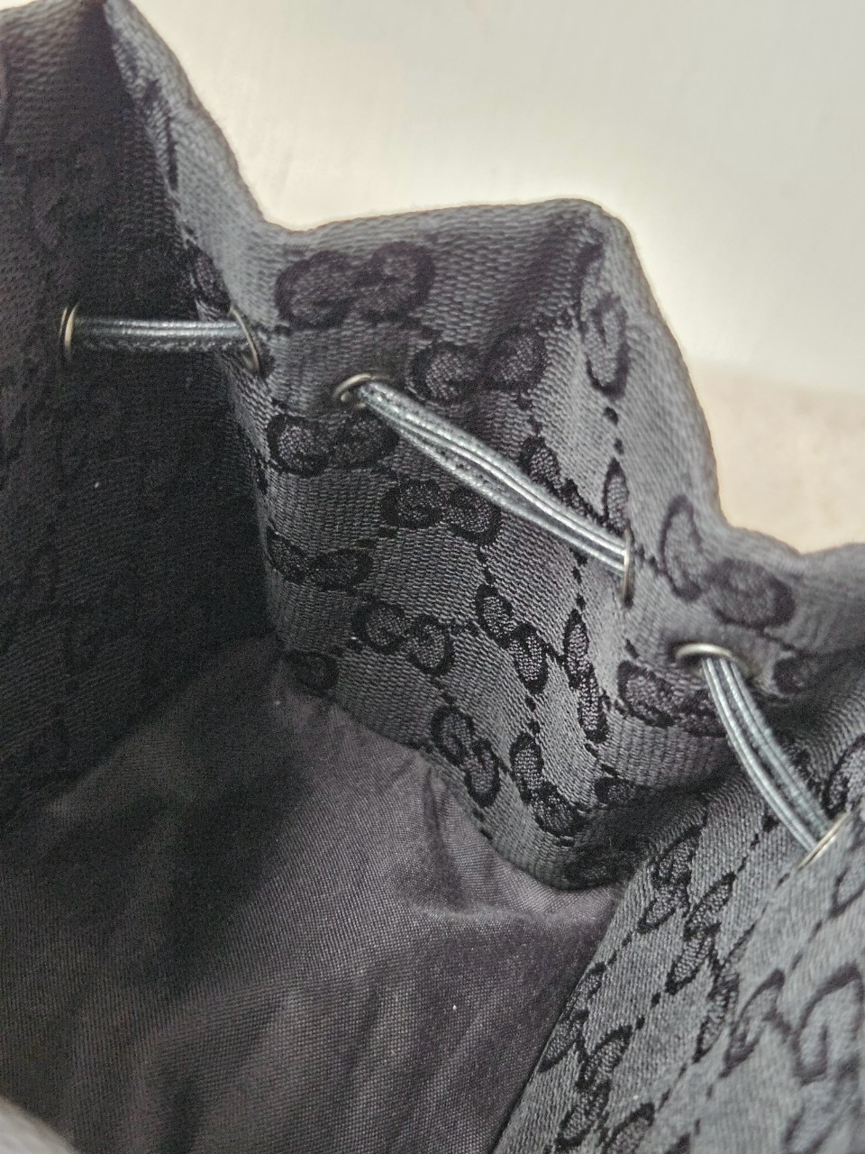 Gucci GG Canvas Pouch Black 6x8นิ้ว