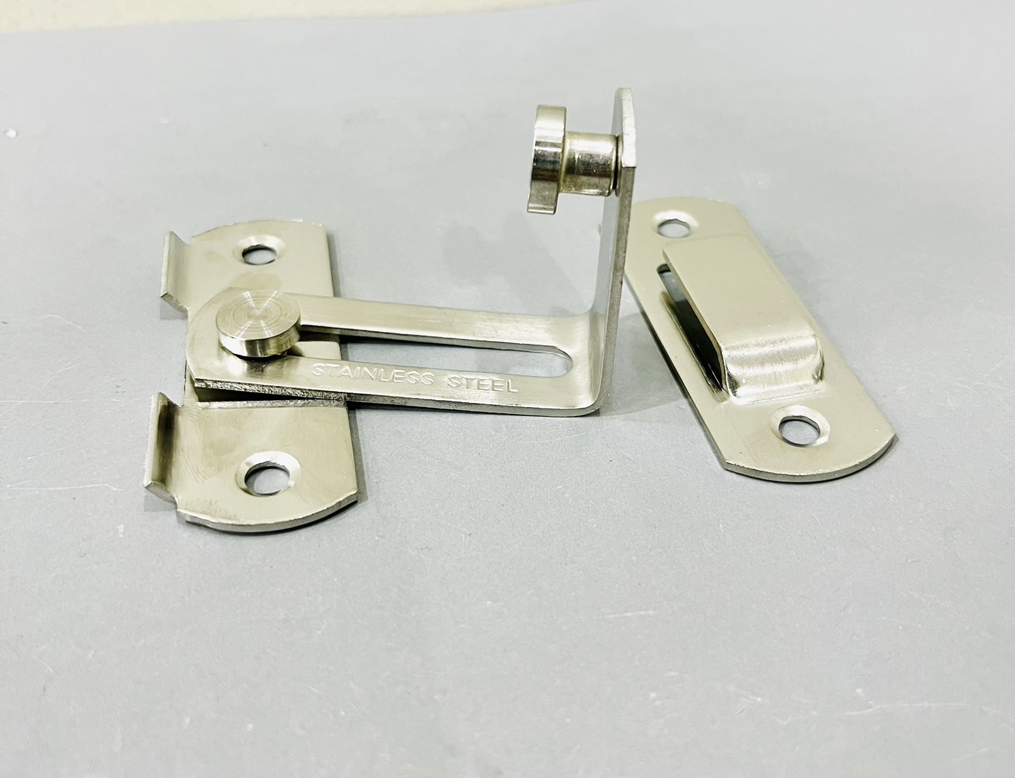 กลอนสับห้องน้ำ 4" รุ่นสับหมุด 90องศา