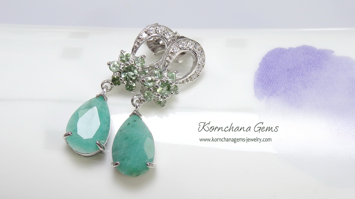 ต่างหูพลอยแท้ พลอยมรกตสีเขียว ด้านบนฝัง green tourmaline พลอยทัวร์มาลีนสีเขียว สวยหวาน น่ารัก ตัวเรือนเงินแท้ ชิ้นงานประณีต การันตีคุณภาพ