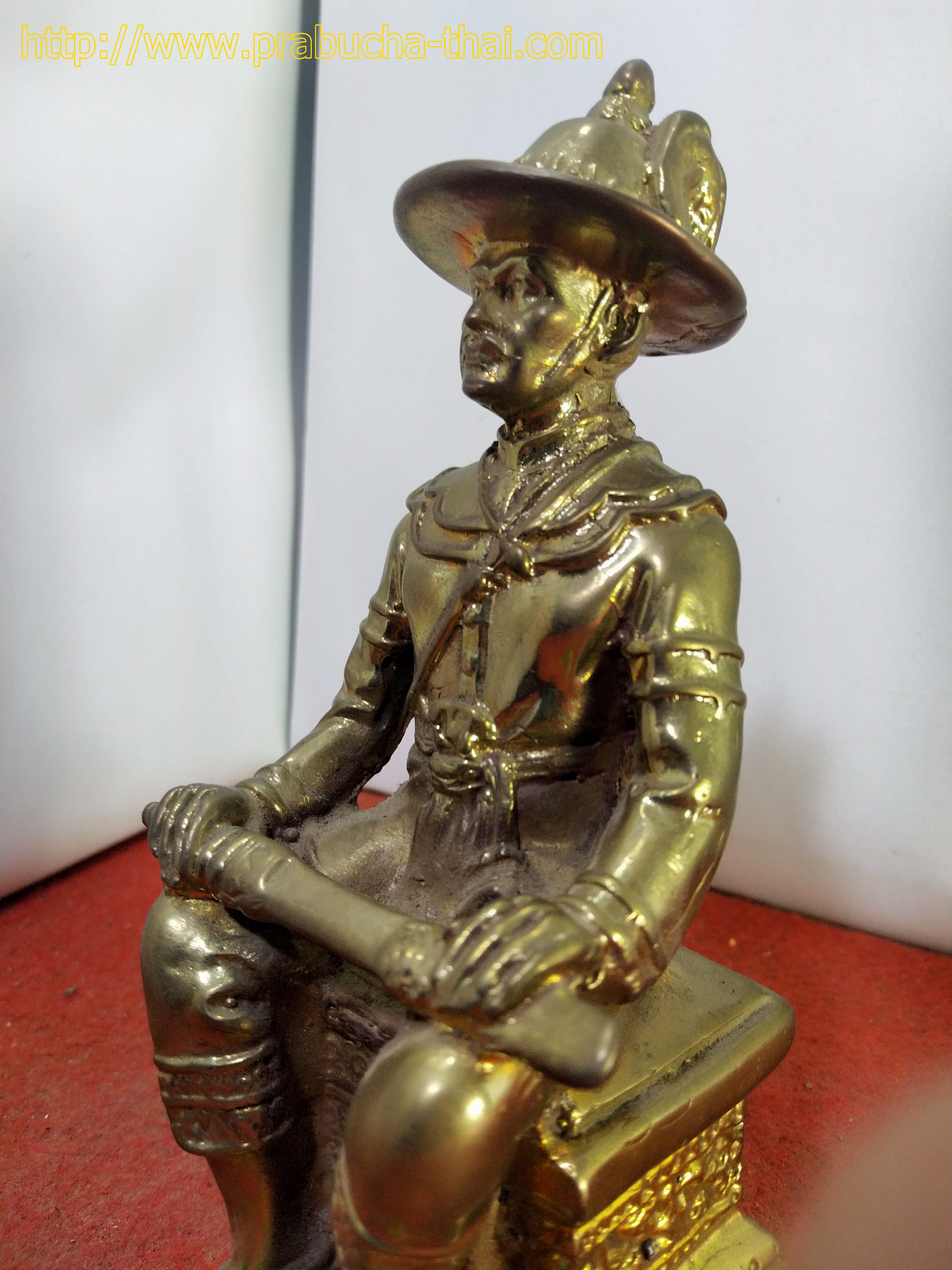 พระบรมรูปจำลอง สมเด็จพระเจ้าตากสินมหาราช เนื้อทองเหลือง