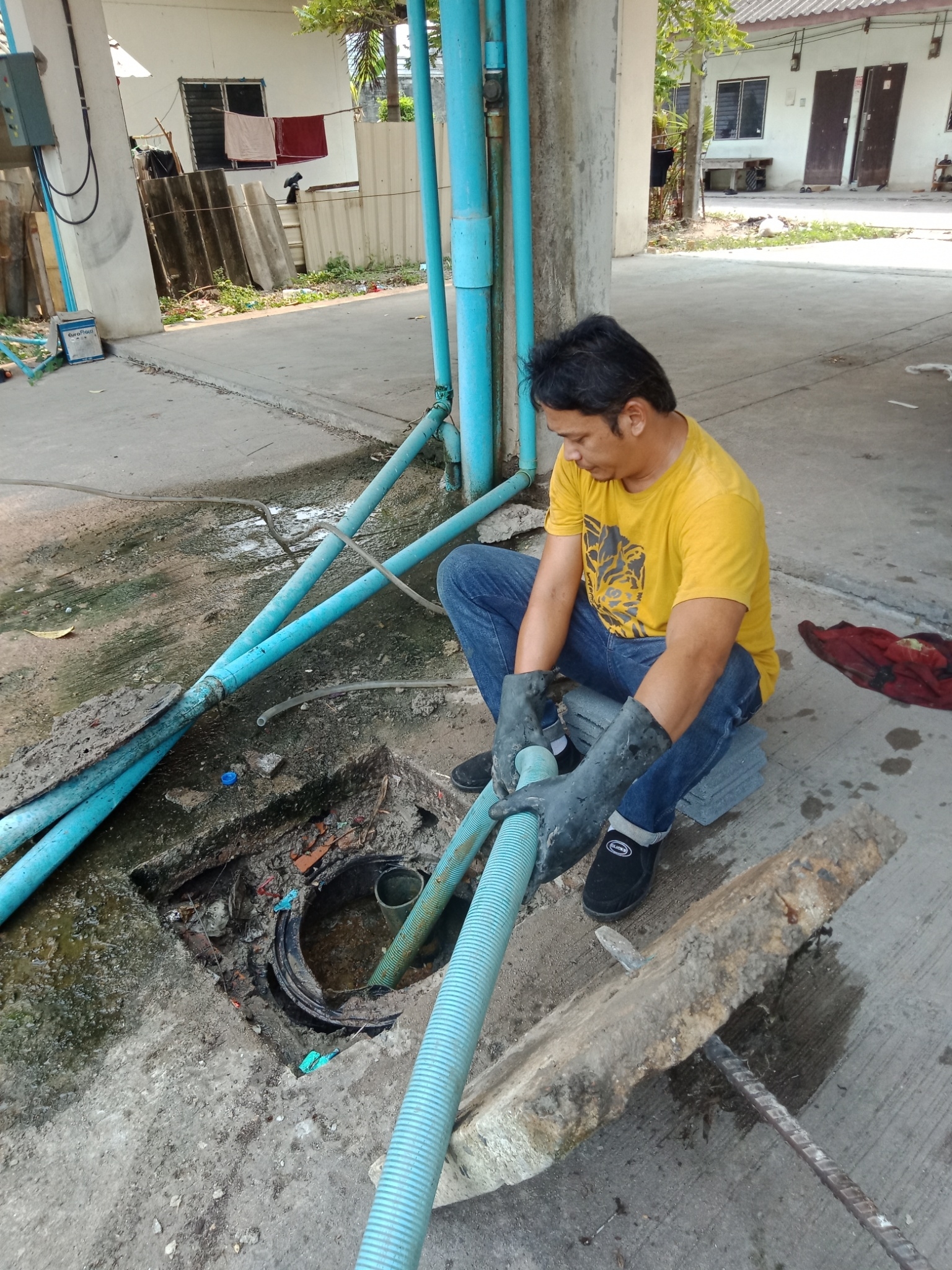ดูดส้วมถนนสายไหม (ออเงิน) 083-908-3504 ช่างโดม