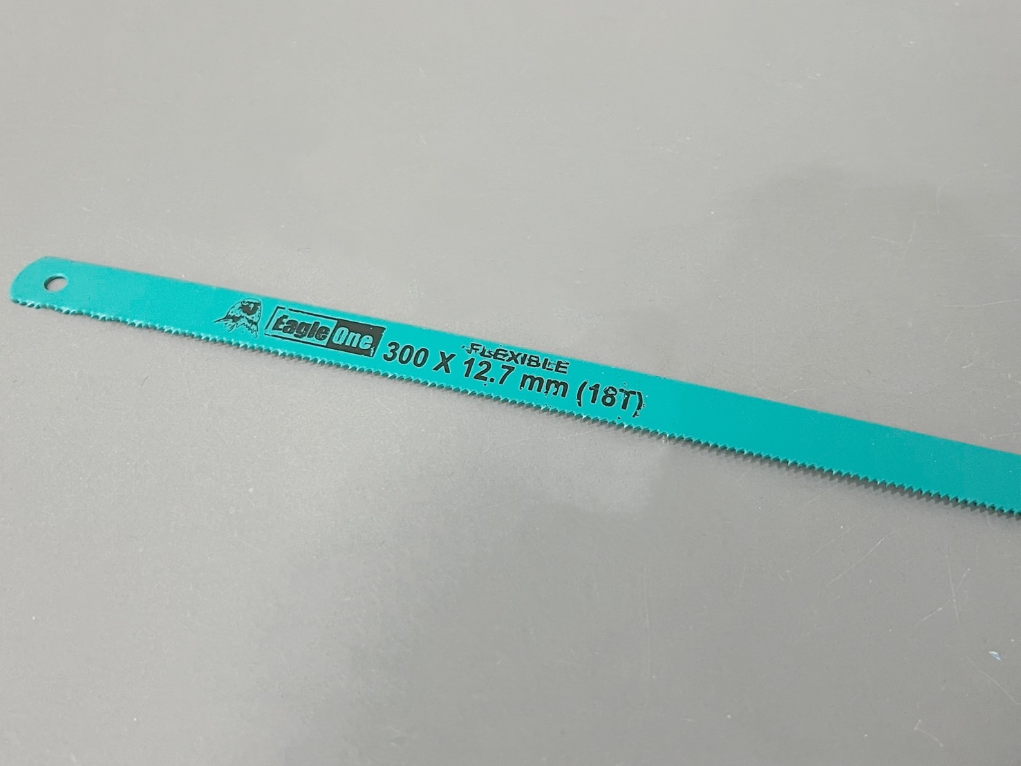 ใบเลื่อยตัดเหล็ก 18T สีฟ้า รุ่นอ่อนตัว