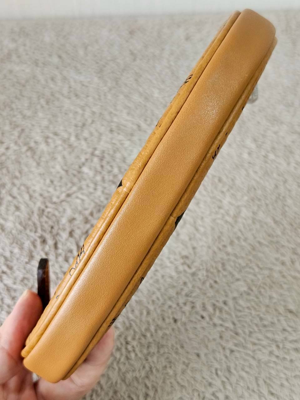 MCM Essential Pouch Orginal Black White