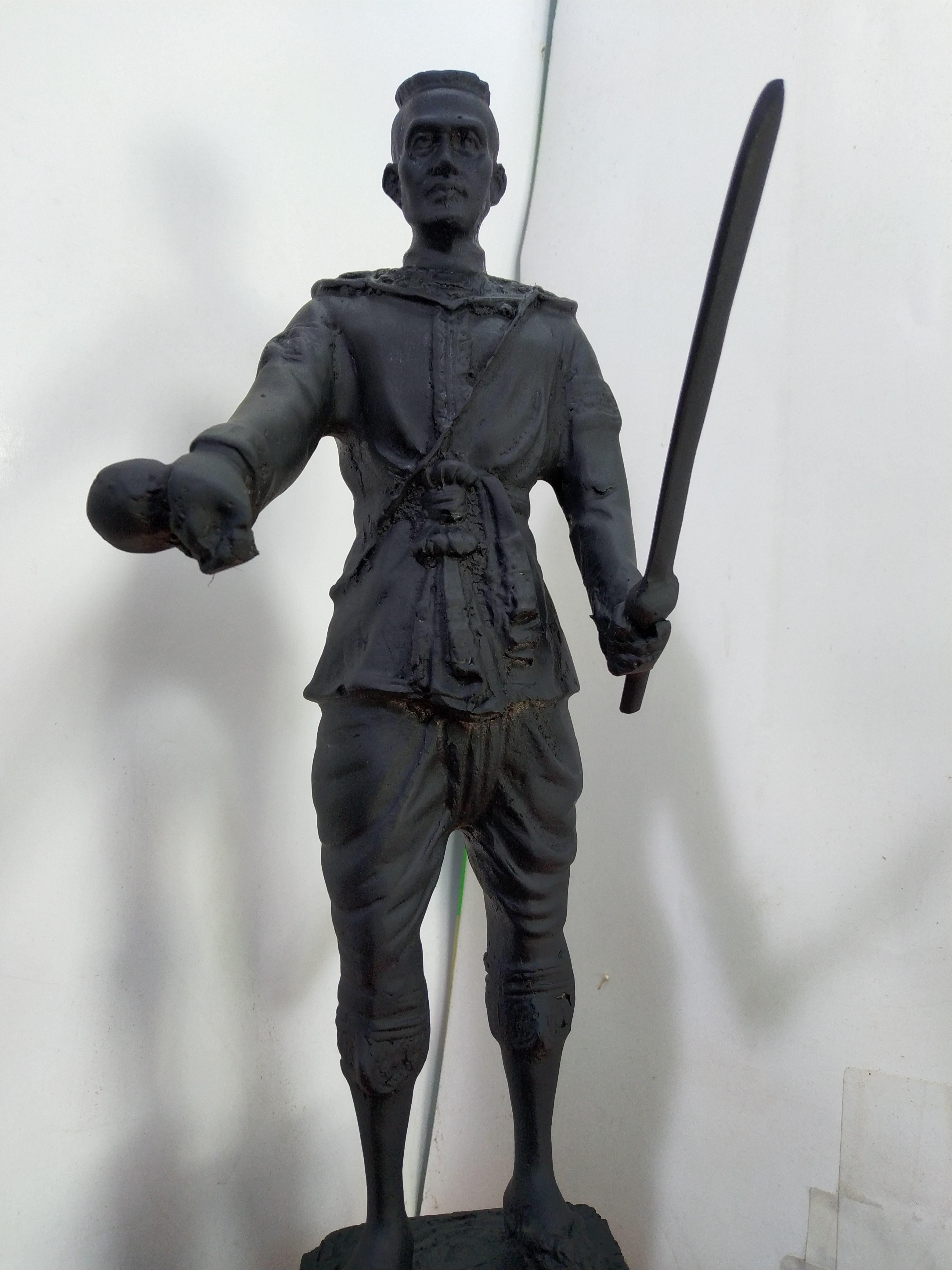 พระบรมรูปจำลอง สมเด็จพระนเรศวรมหาราช ทรงประกาศอิสรภาพ เนื้อโลหะทองเหลืองรมดำ