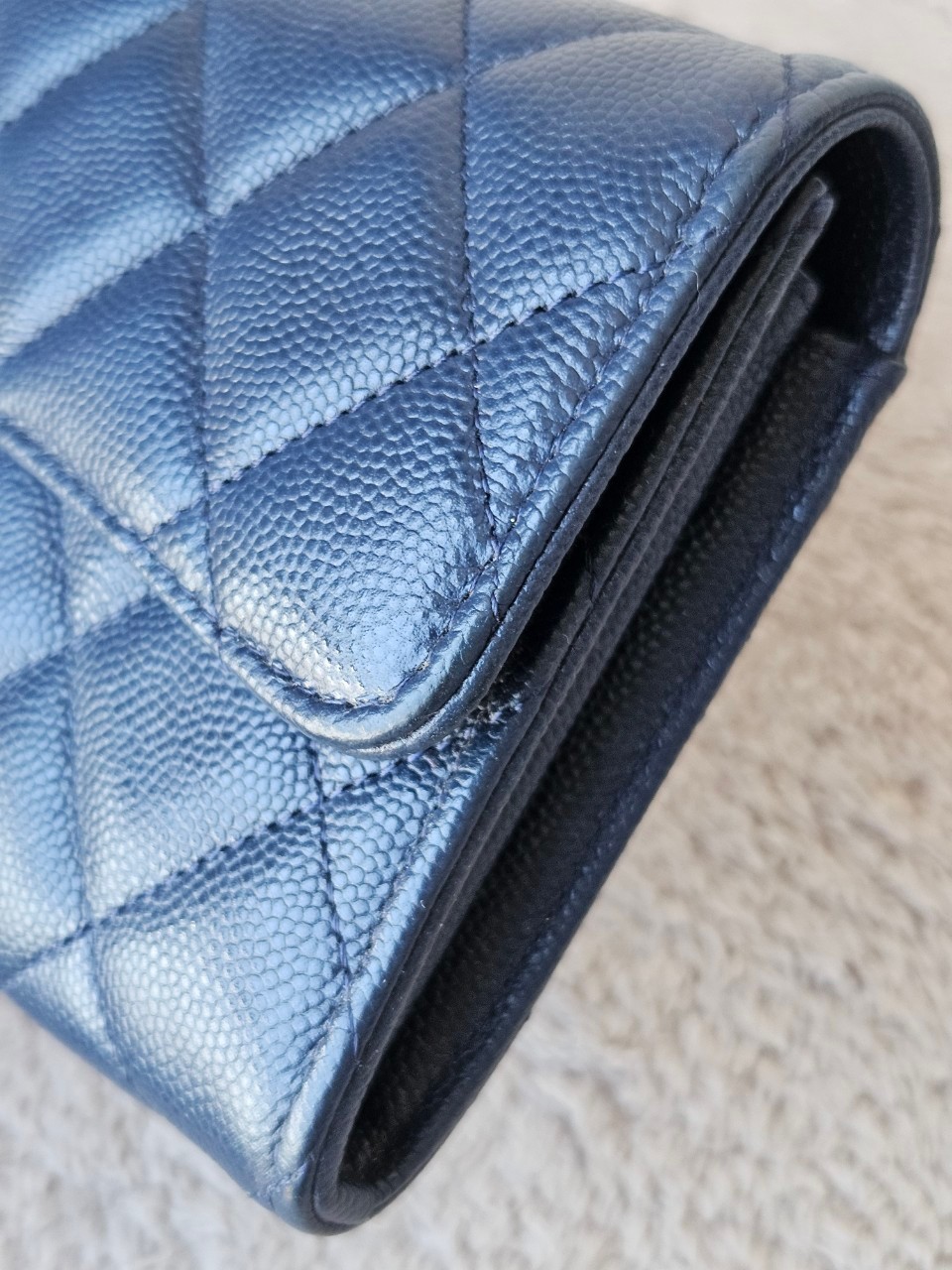 Chanel Sarah Navy wallet holo31