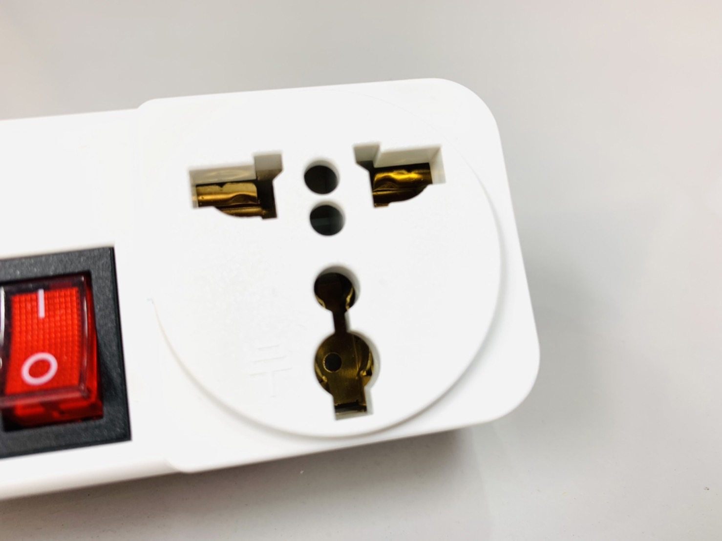 ปลั๊กแปลง มีสวิทซ์ สองหัว TW2 โตชิโน