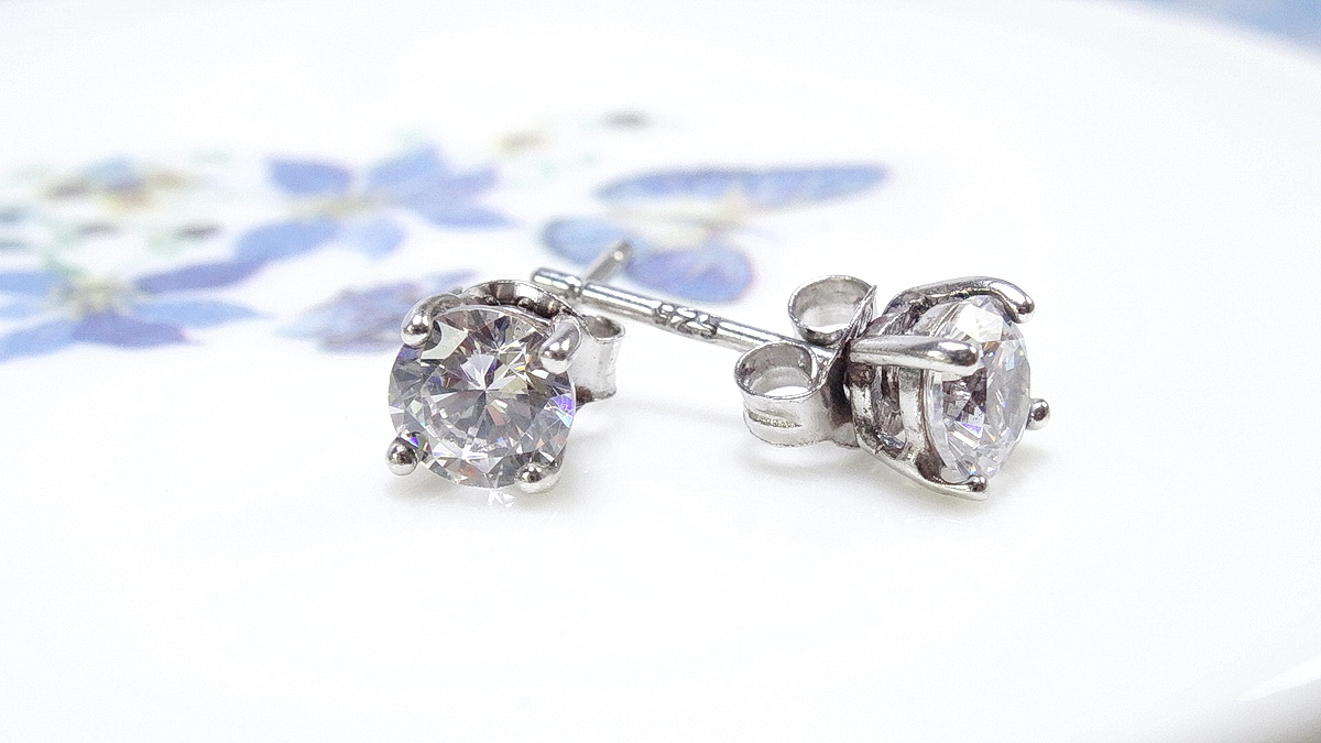 ต่างหูเพชรCZ เกรดพรีเมี่ยม ต่างหูเพชรเดี่ยวทรงเหลี่ยม ลดกระหน่ำเหลือคู่ละ 390- รับประกันความพึงพอใจ