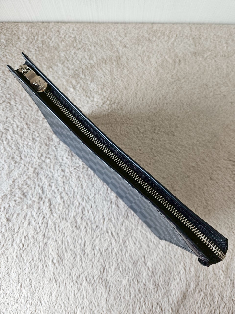 LV Pochette Voyage Graphite MM