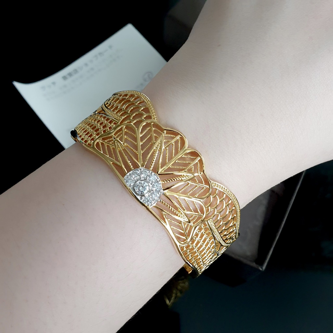 ข้อมือ Hiend ข้อมือเพชร ข้อมือไปงาน