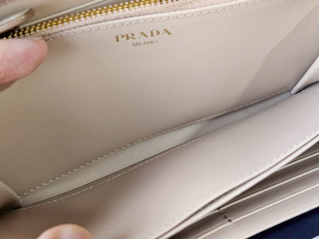 Prada 1ML506 Zippy สีนู๊ด