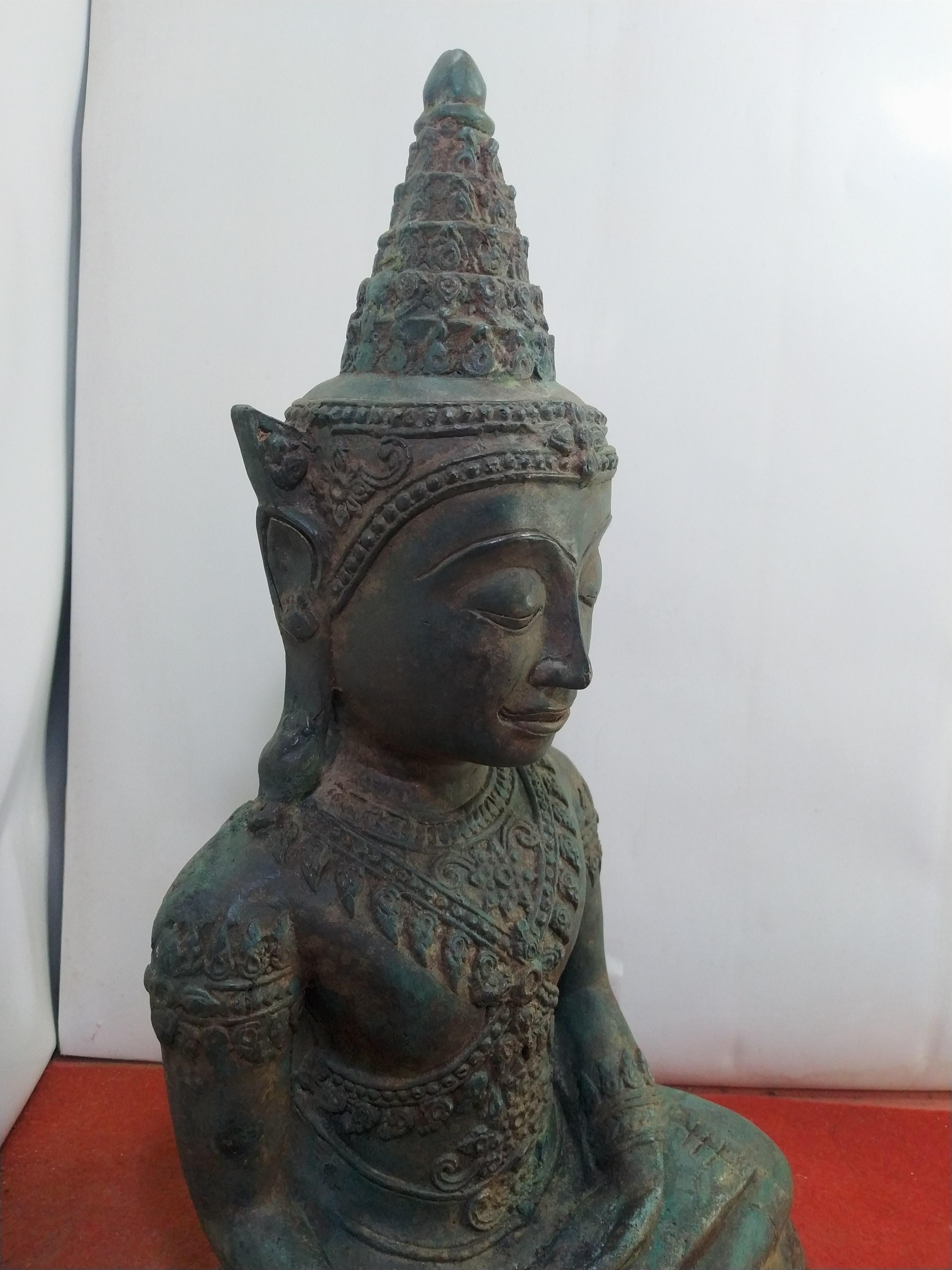 พระเชียงรุ้ง ทรงเครื่อง ปางชนะมาร เนื้อสำริดสภาพเก่า