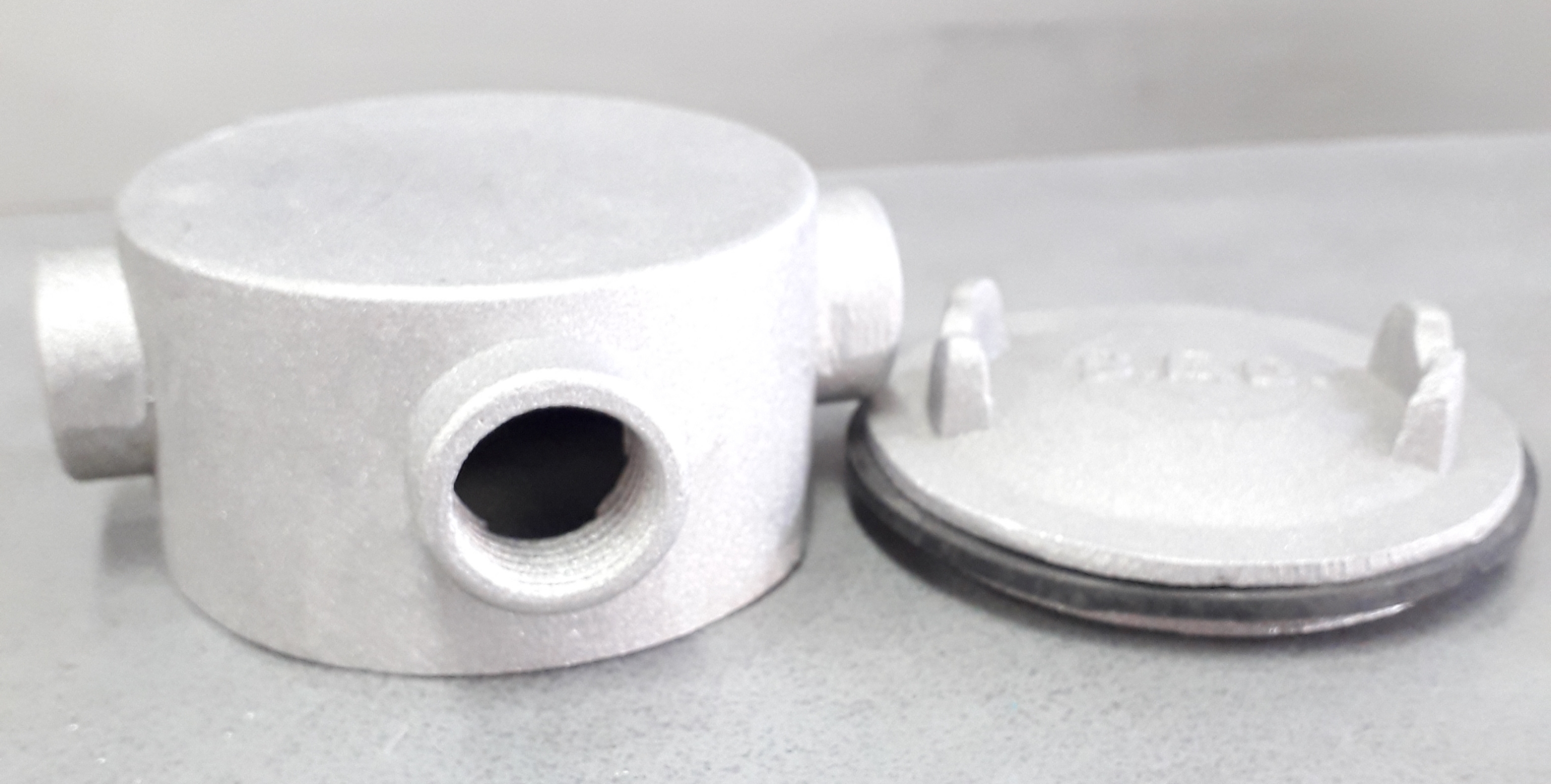 บ็อกกลมกันน้ำ 4 ทาง พร้อมซีนยาง