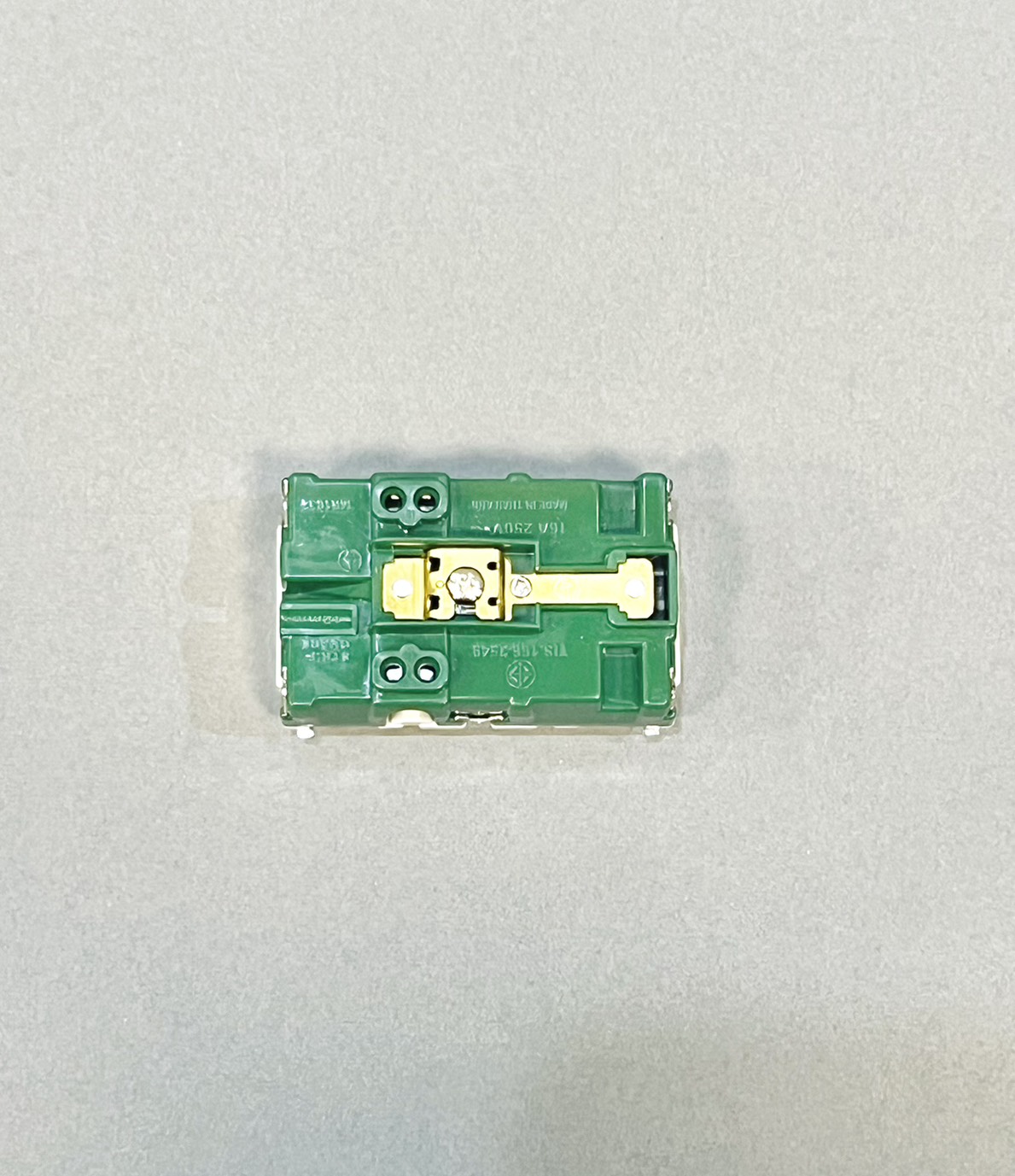 ปลั๊กกราวน์คู่ วีน่า รุ่นเก่า MR1632