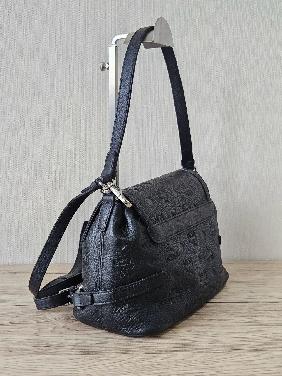 MCM Essential Crossbody Leather Black