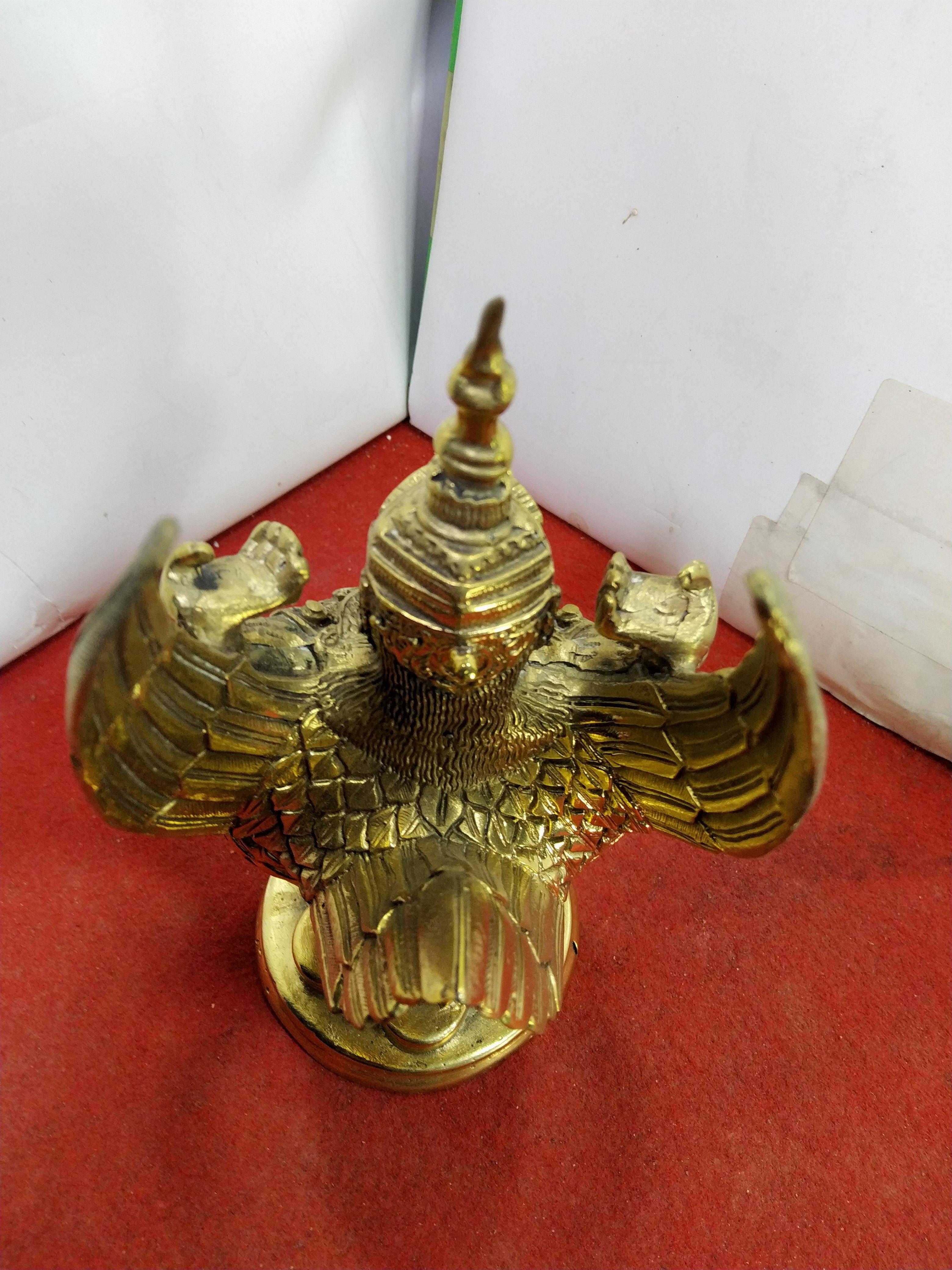 พญาครุฑ แม่ไก่ ขนาด ฐาน 3 นิ้ว สูง 7.5 นิ้ว เนื้อโลหะสำริดทองเหลือง