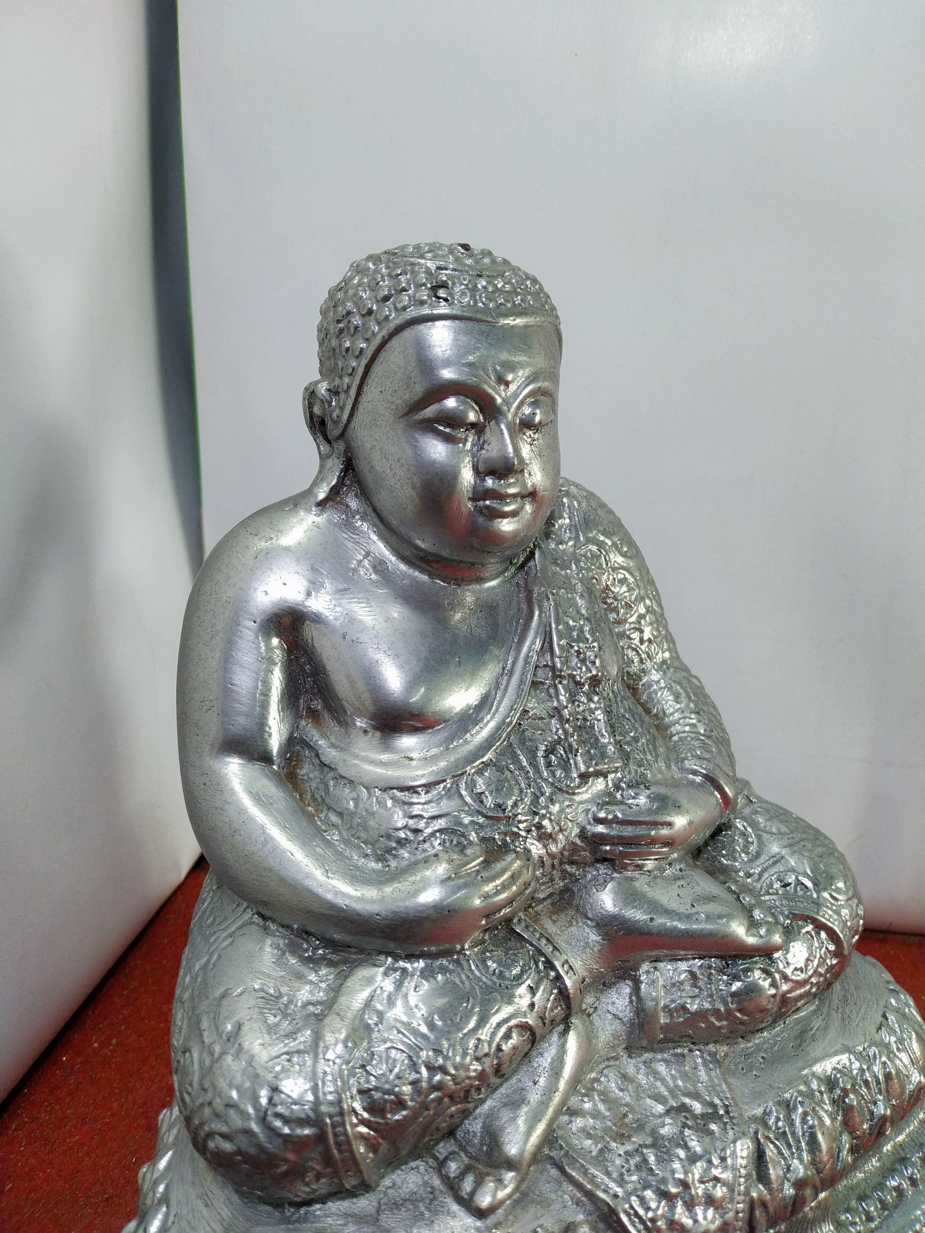 พระสังกัจจายน์ ปางอุ้มทรัพย์ หน้าตัก ๕ นิ้ว เนื้อสำริดเงินยวง