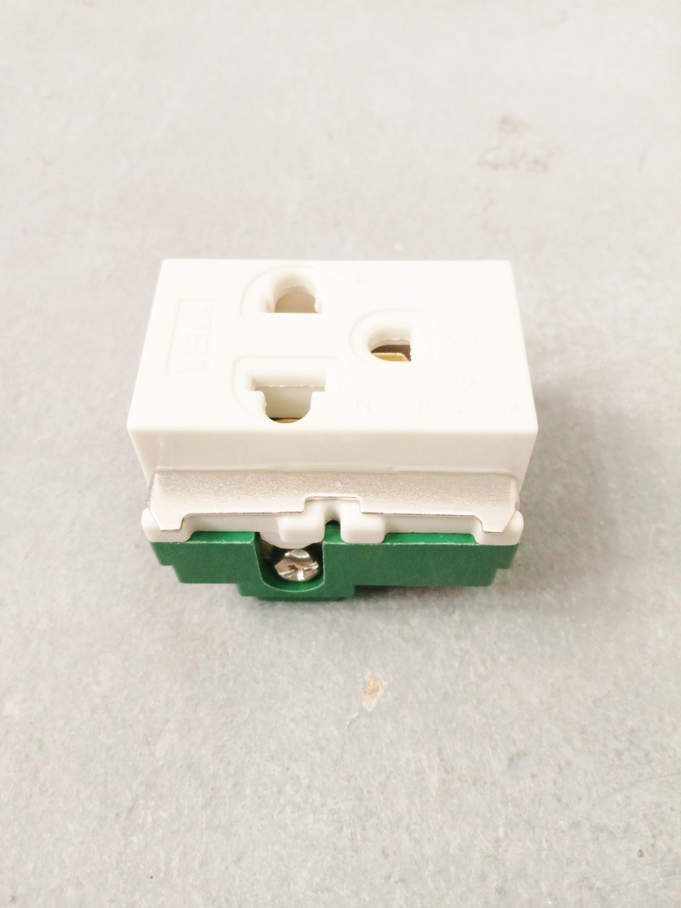 ปลั๊กกราวน์เดี่ยว วีน่า รุ่นเก่า MR1631