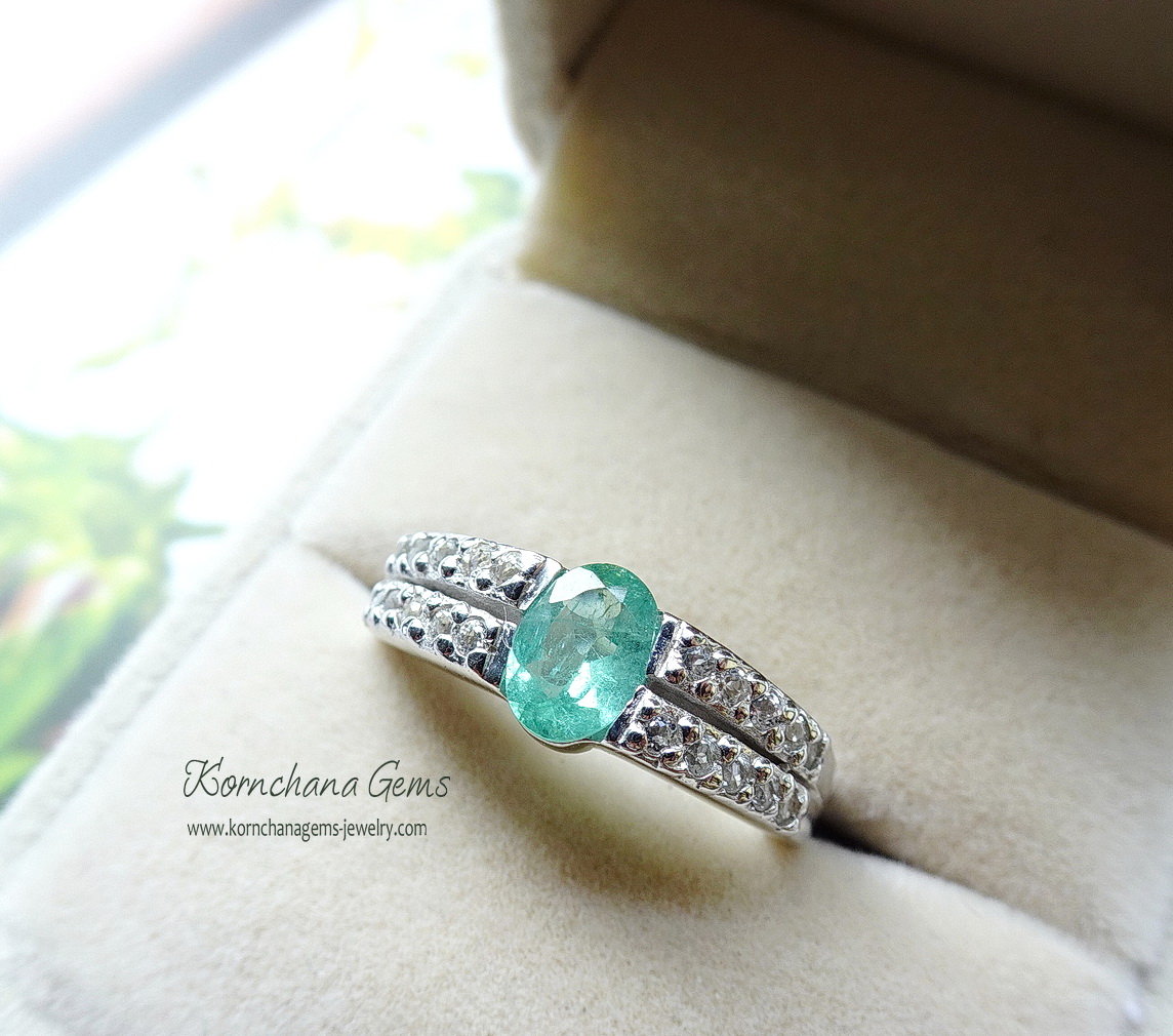 แหวนพลอยกรีนทัวร์มาลีน พลอยสีเขียวอมฟ้านิดๆ เฉดเดียวกับสีพาไรบ้า(สีที่ราคาสูงที่สุด) ให้เฉดสีออกไปทางสีเขียวอ่อนใสอมฟ้านิดๆค่ะ สีสวย และหายากมากๆค่ะ