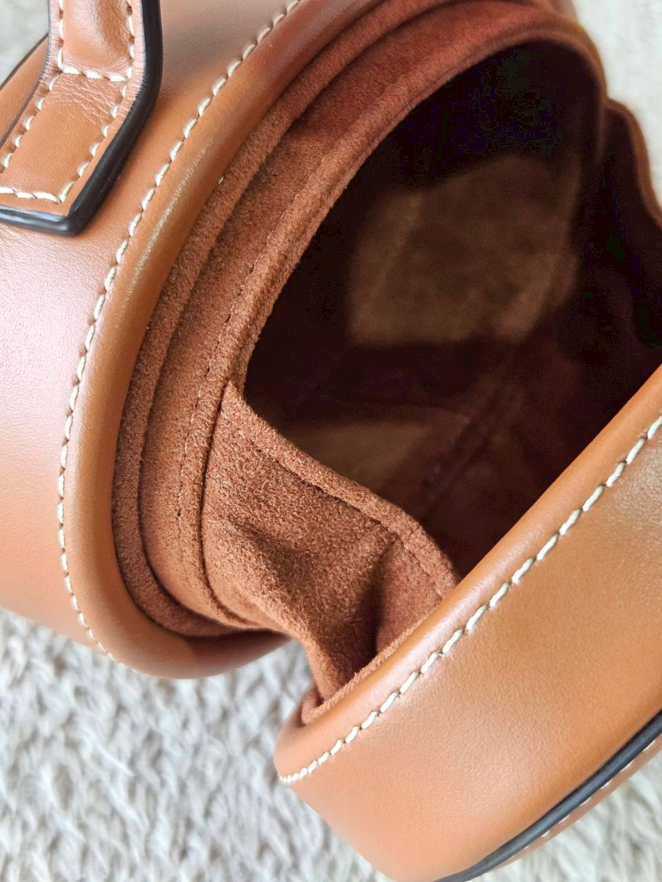 Celine Oval Minaudiere Cuir Triompe