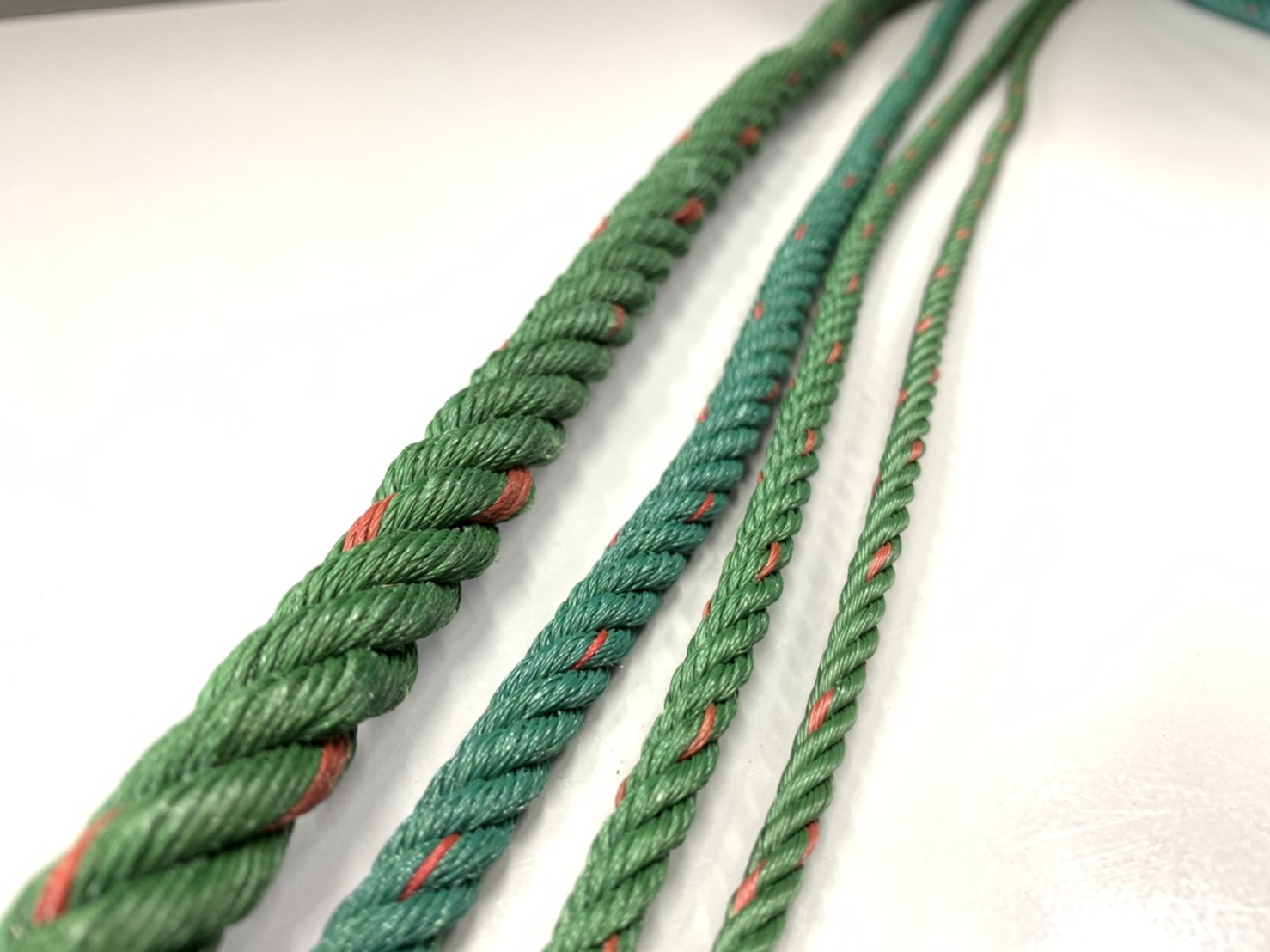 เชือกไนล่อน สีเขียวขี้ม้า (1เมตร)