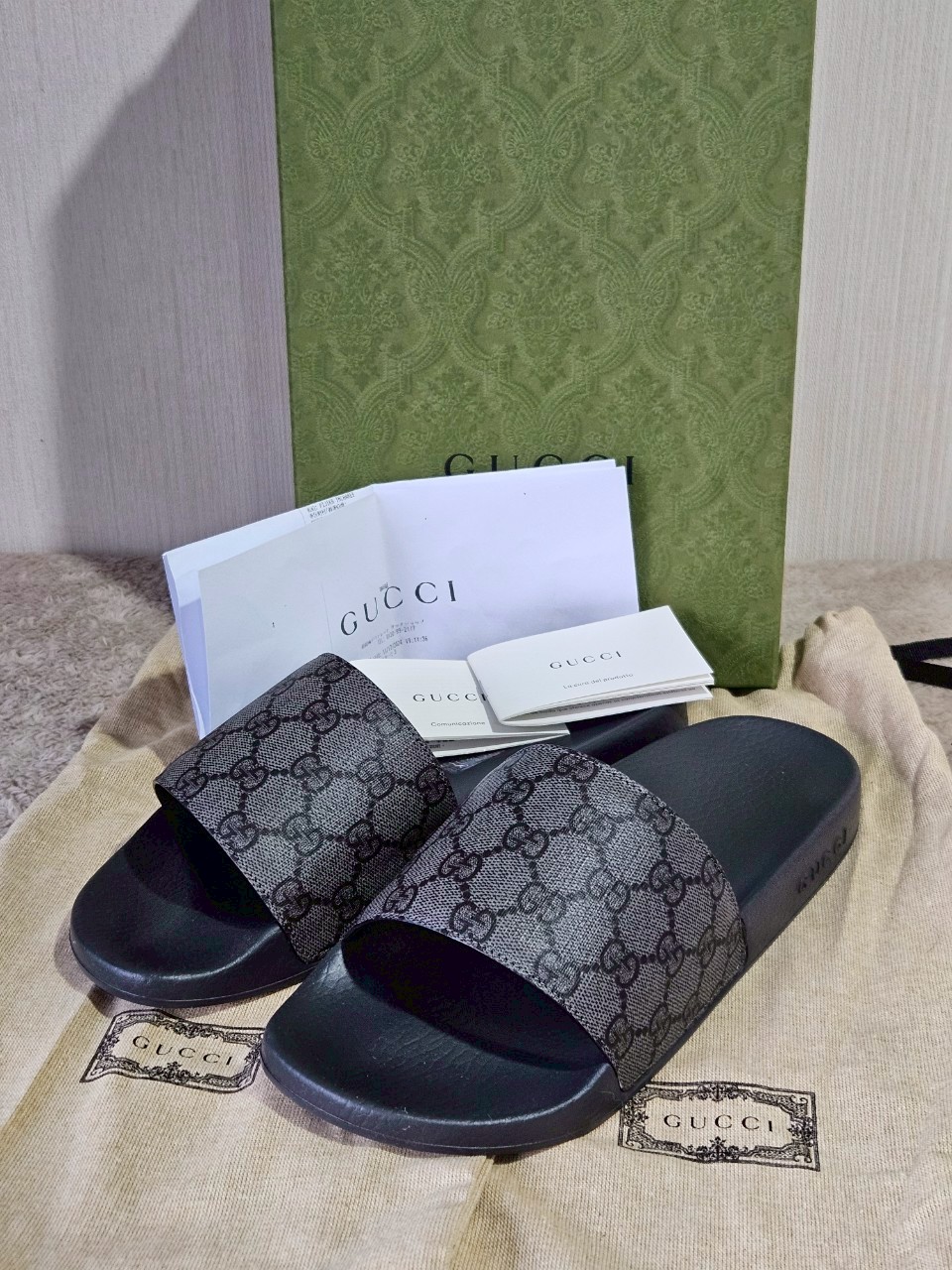 Gucci 739108