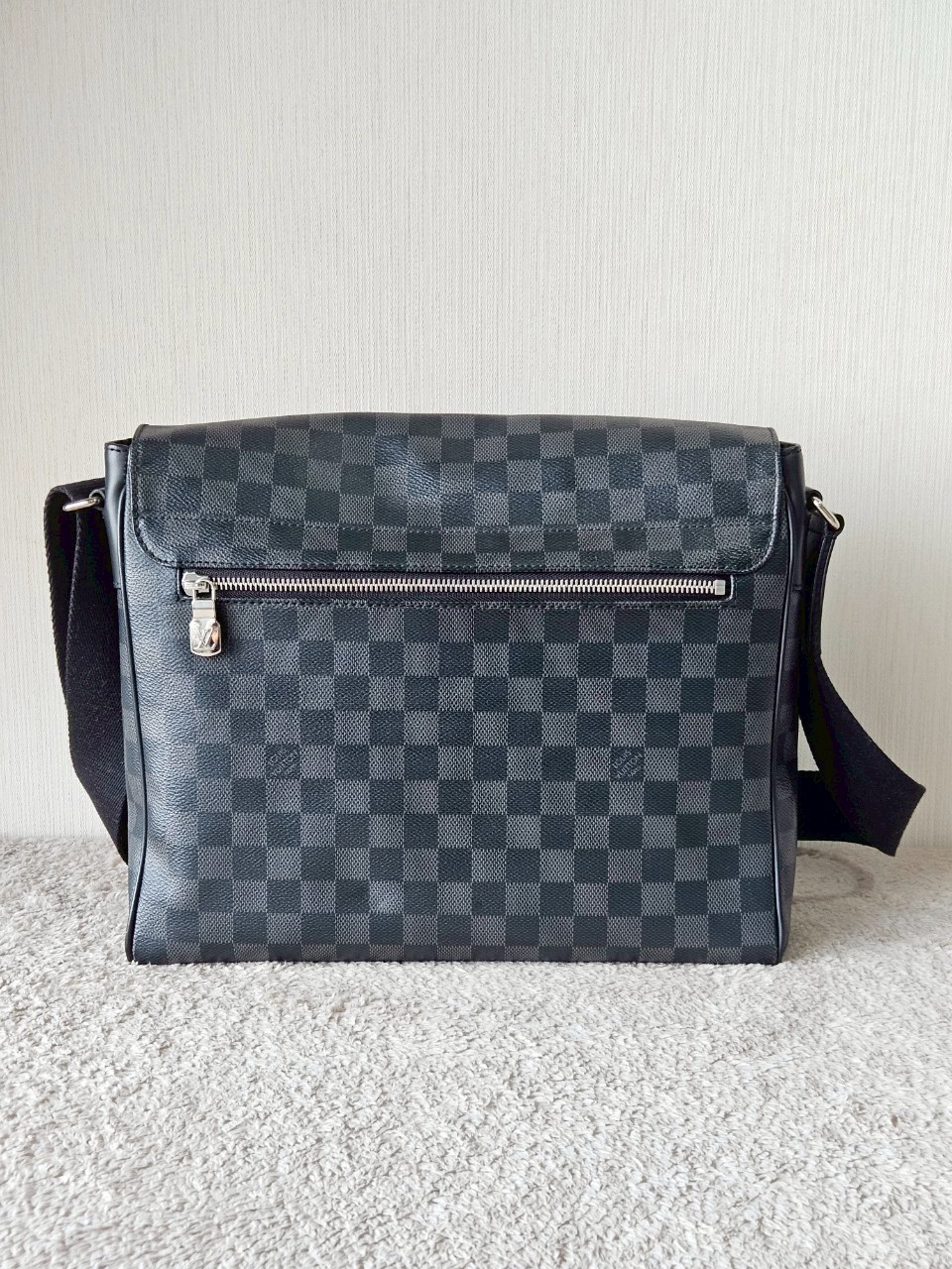 LV District Damier Graphite MM