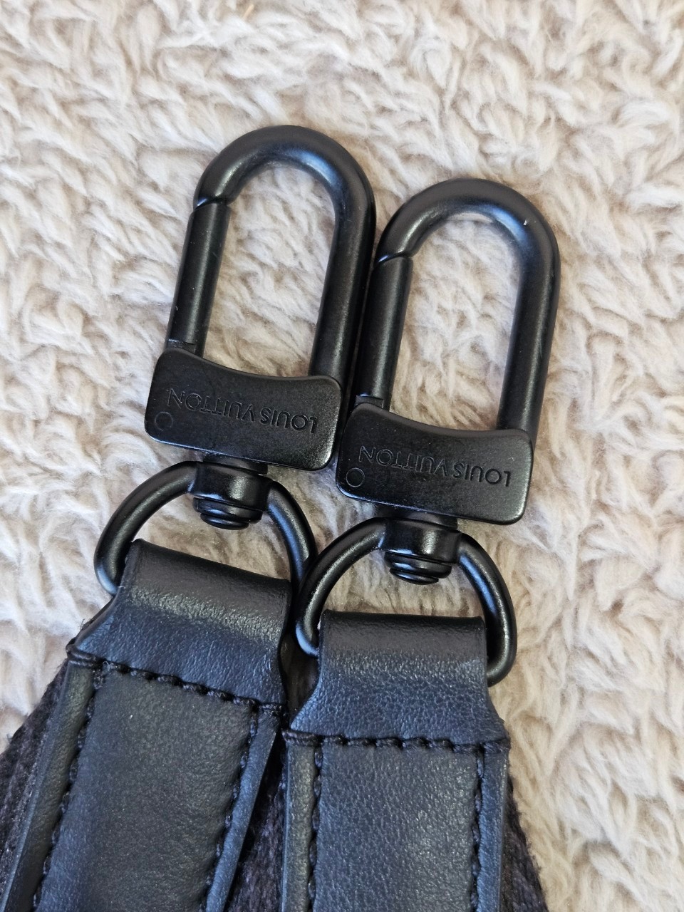 LV M59161 Alpha Wearable Wallet