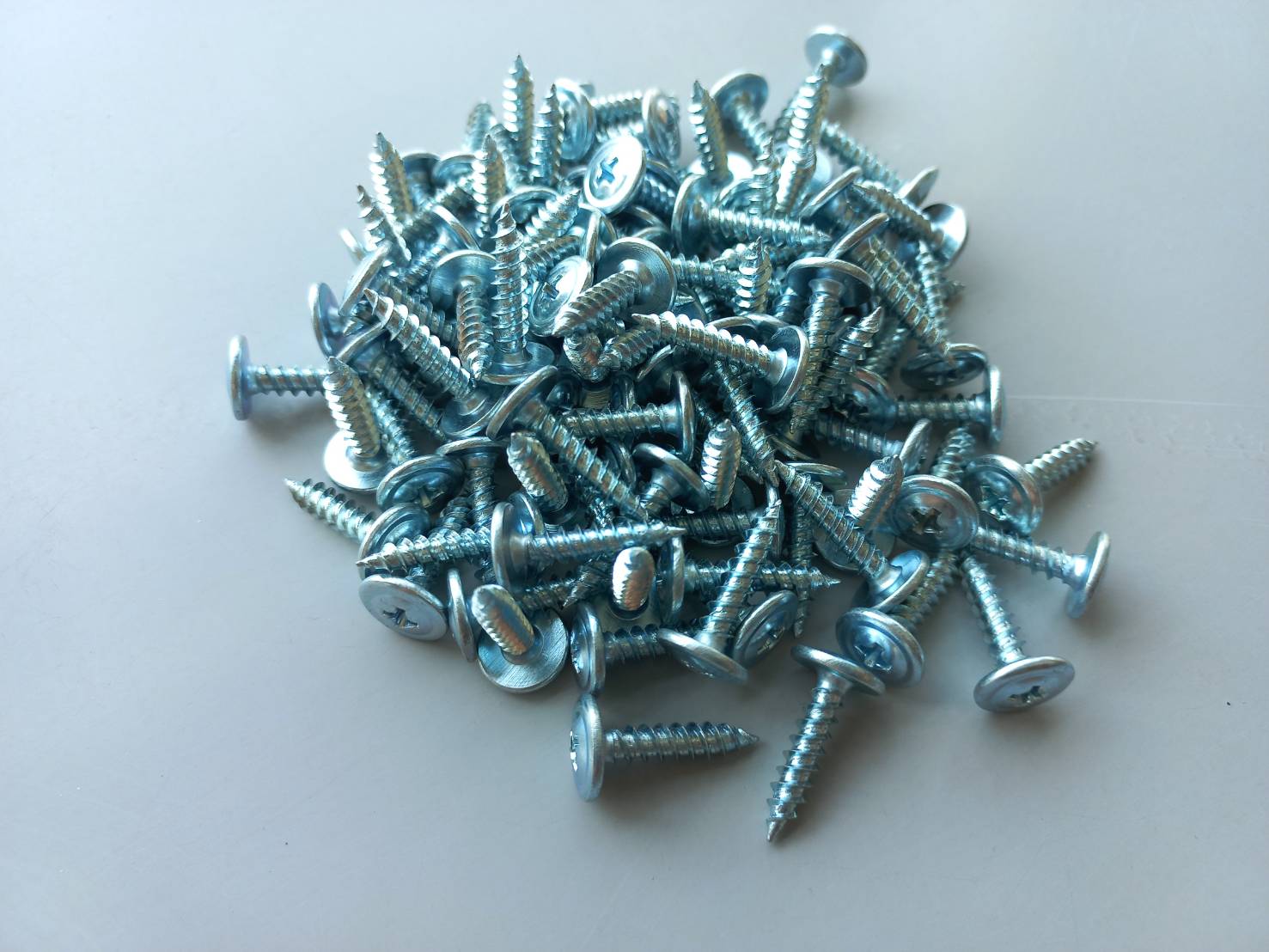 สกรูหัวเวเฟอร์ ปลายแหลม #8-15 (กล่อง)