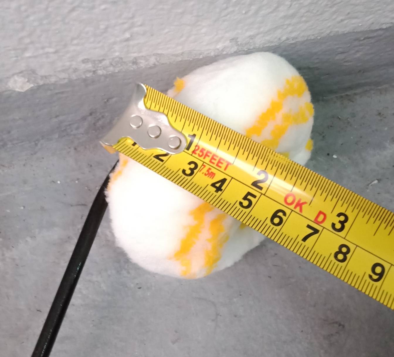 ลูกกลิ้งทาสีเล็ก 4" มุมผนัง ด้ามสั้น 17" Eagle One