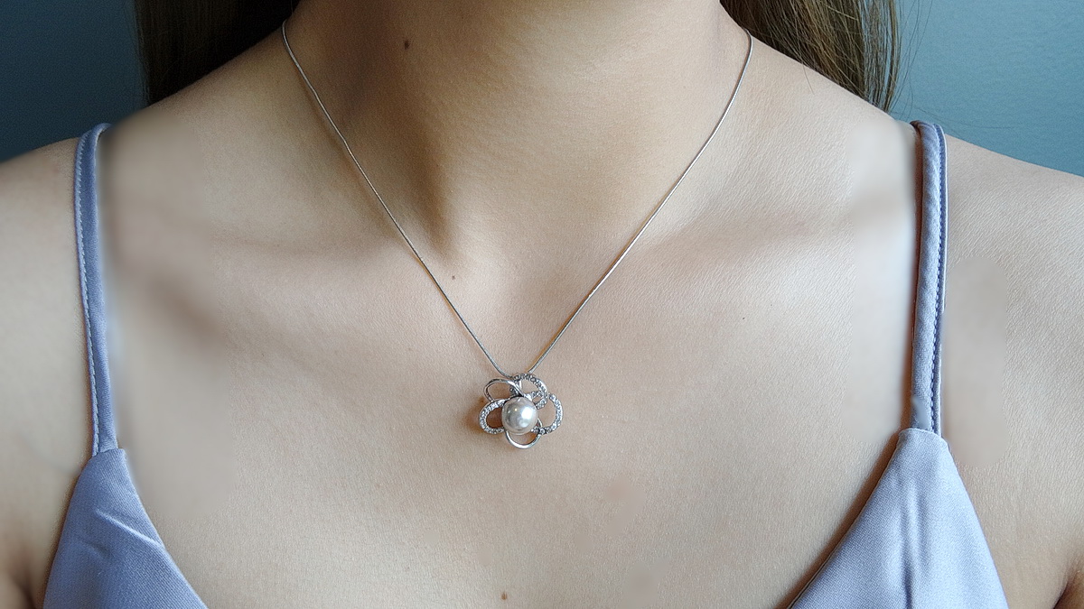 เซ็ทสร้อยคอพร้อมจี้มุกแท้สีทองอมชมพูดีไซน์รูปดอกไม้ พร้อมสร้อยคอเงินแท้และต่างหูมุกเข้าชุด สวยหวาน