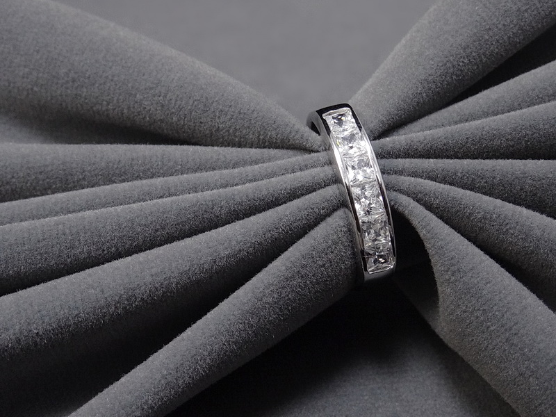 แหวนแถวเพชร CZ น้ำใสวิ๊ง ชุบทองคำขาว สวยคลาสสิค ใส่ติดนิ้วได้ตลอด รับประกันความพึงพอใจ