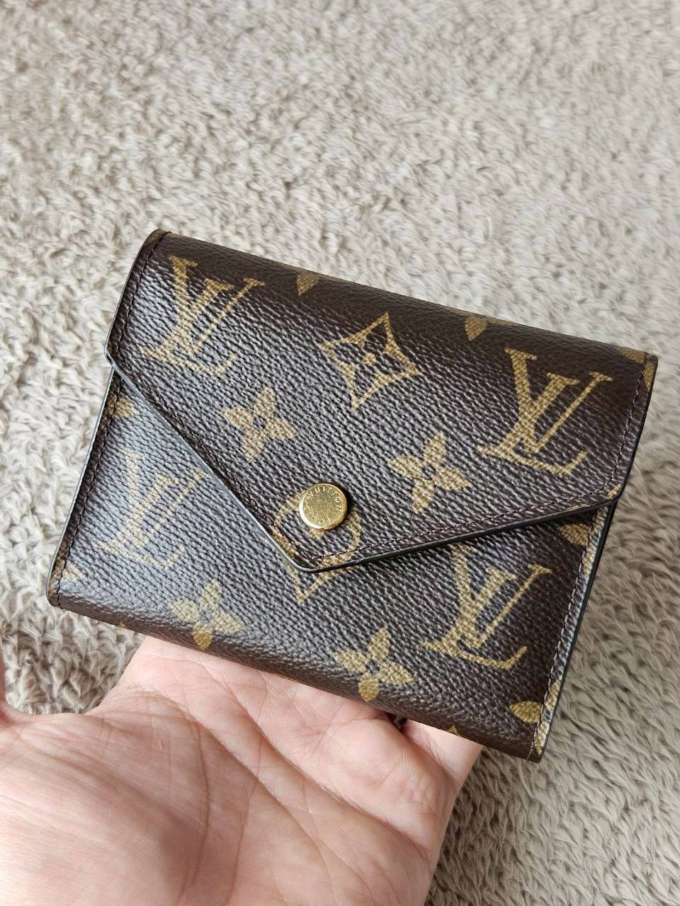 LV Victorine Mono