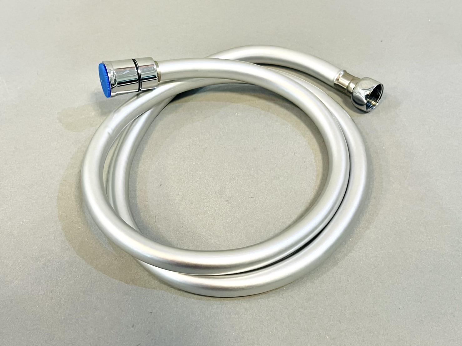 สายฝักบัว PVC สีบรอน หัวหมุน 360องศา