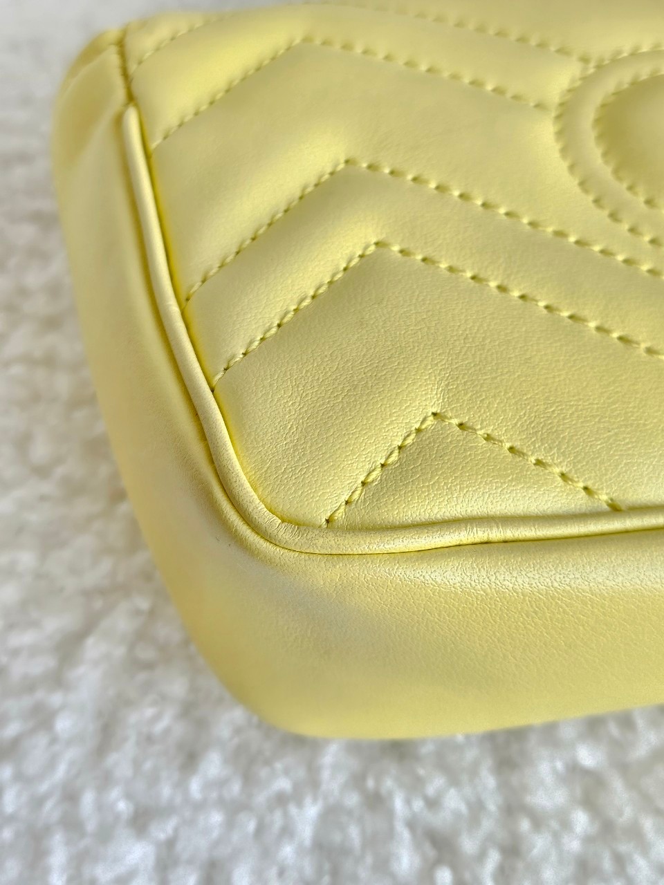 Gucci Marmont Super Mini สีเหลือง