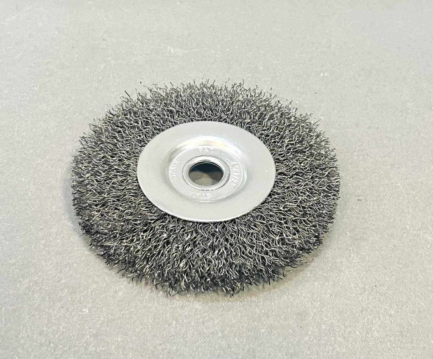 แปรงลวดกลมบาง 4" สีขาว STAR (แปรงล้อไม่มีแกน)