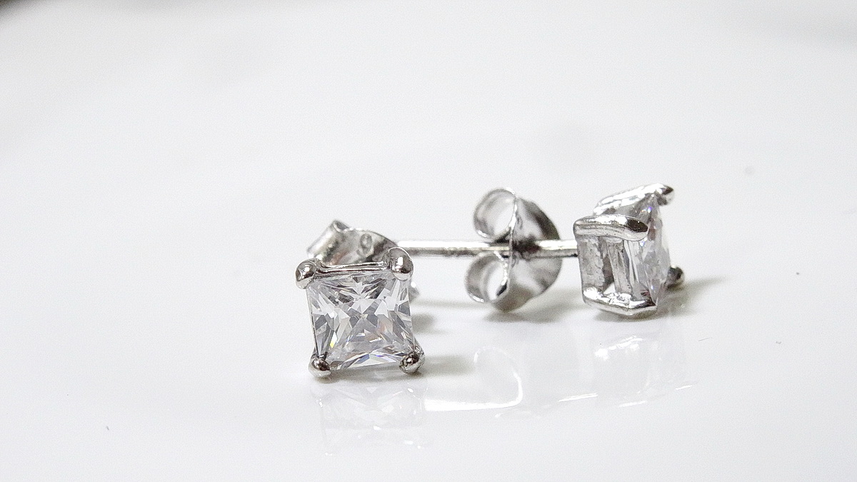 ต่างหูเพชร CZ เกรดพรีเมี่ยม ต่างหูเพชรเม็ดเดี่ยว ลดกระหน่ำเหลือคู่ละ 290- รับประกันความพึงพอใจ