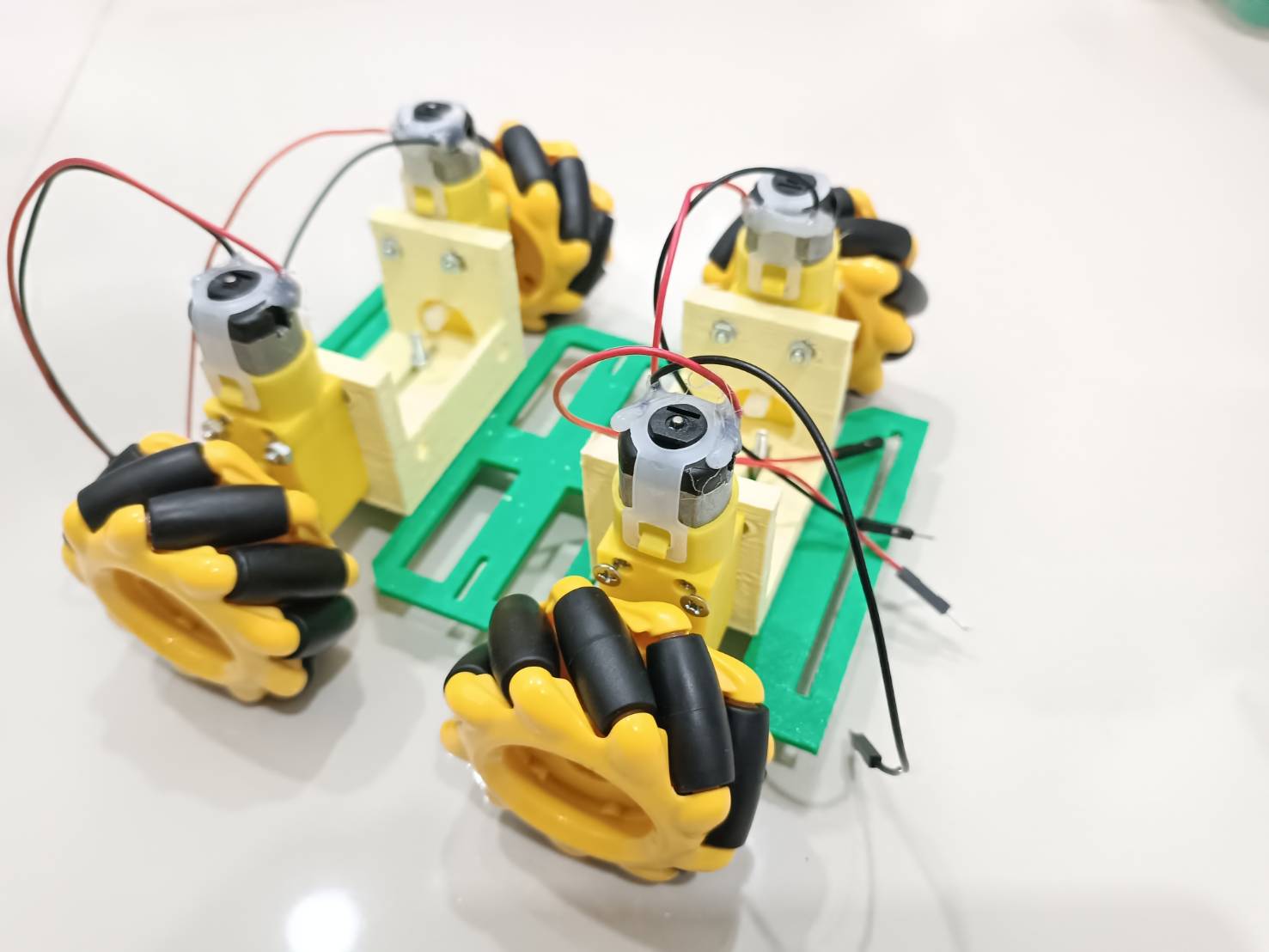 ชุดโครงหุ่นยนต์ระดับกลาง แบบล้อสไลด์ข้างได้ 2024 (ไม่รวมบอร์ด)