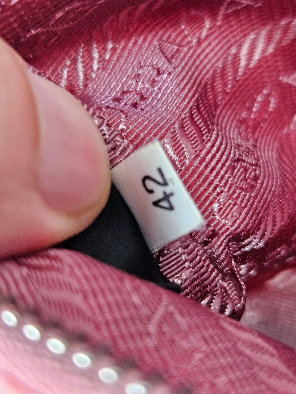 Prada Re-Edition 2005 Re-Nylon หูหนัง สีชมพู