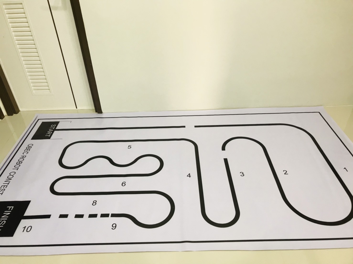 สนามหุ่นยนต์วิ่งเร็วแบบขา สพฐ. แบบไวนิล